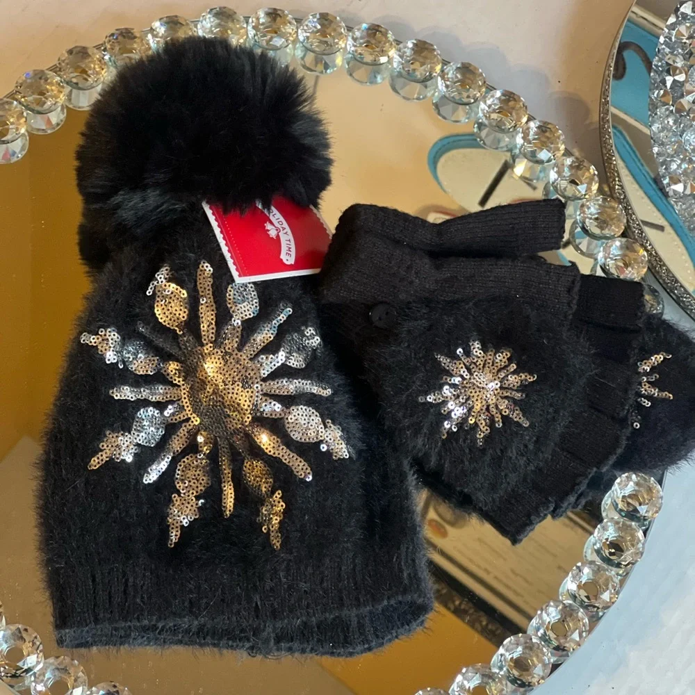 Ladies Winter Black knitted Beanie Sequins Hat & Fur Pom Pom And Mittens Set NWT